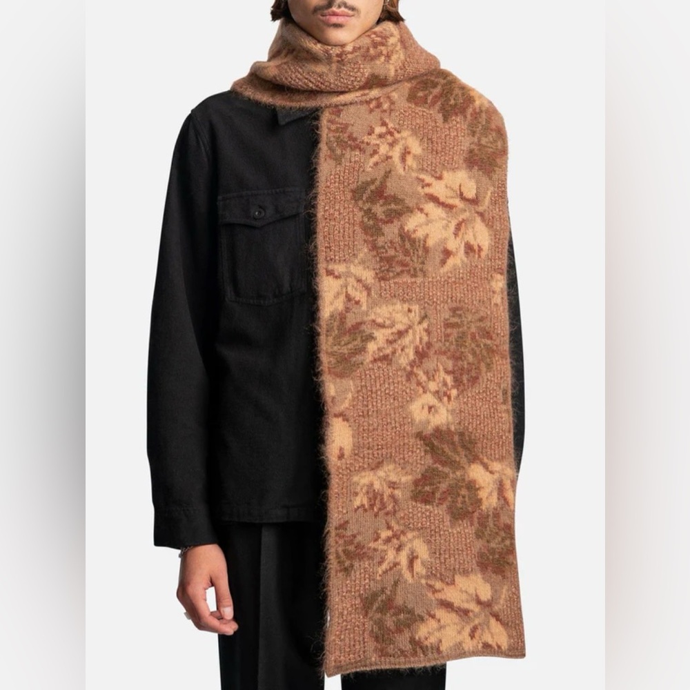 Round Neck Jacquard Scarf in Brown